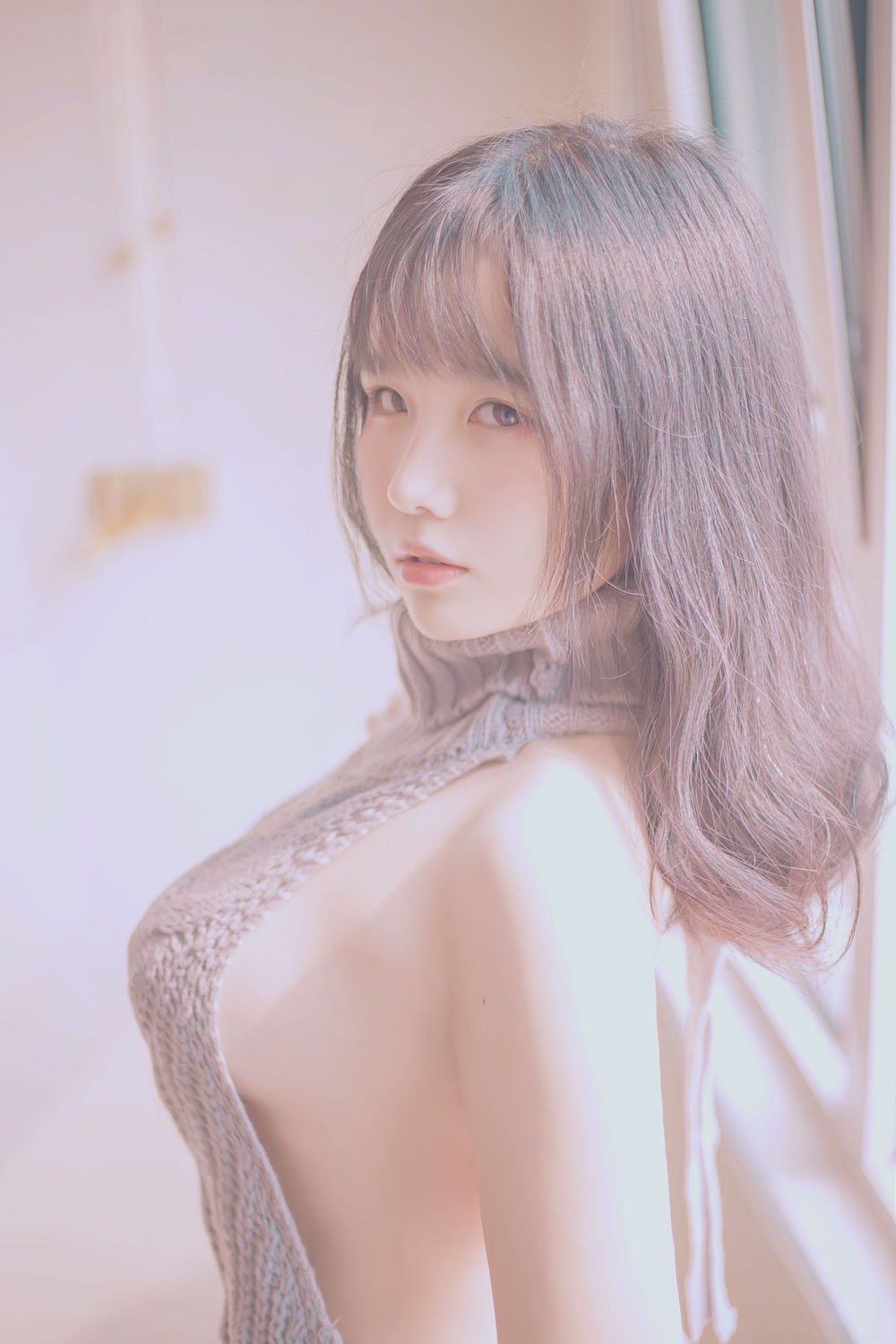阿半今天很开心 No.003-露背毛衣 [28P]