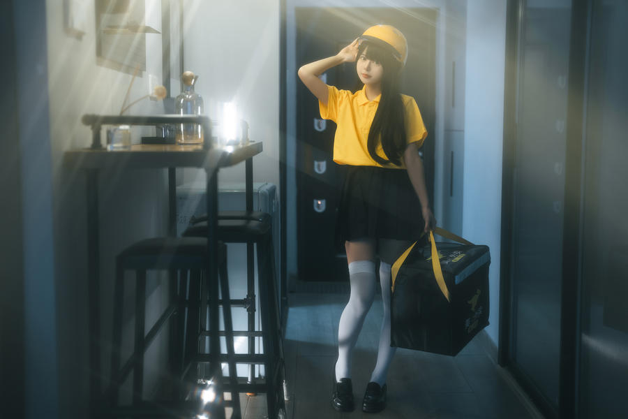 rua阮阮 No.011 – 外卖员 [35P]