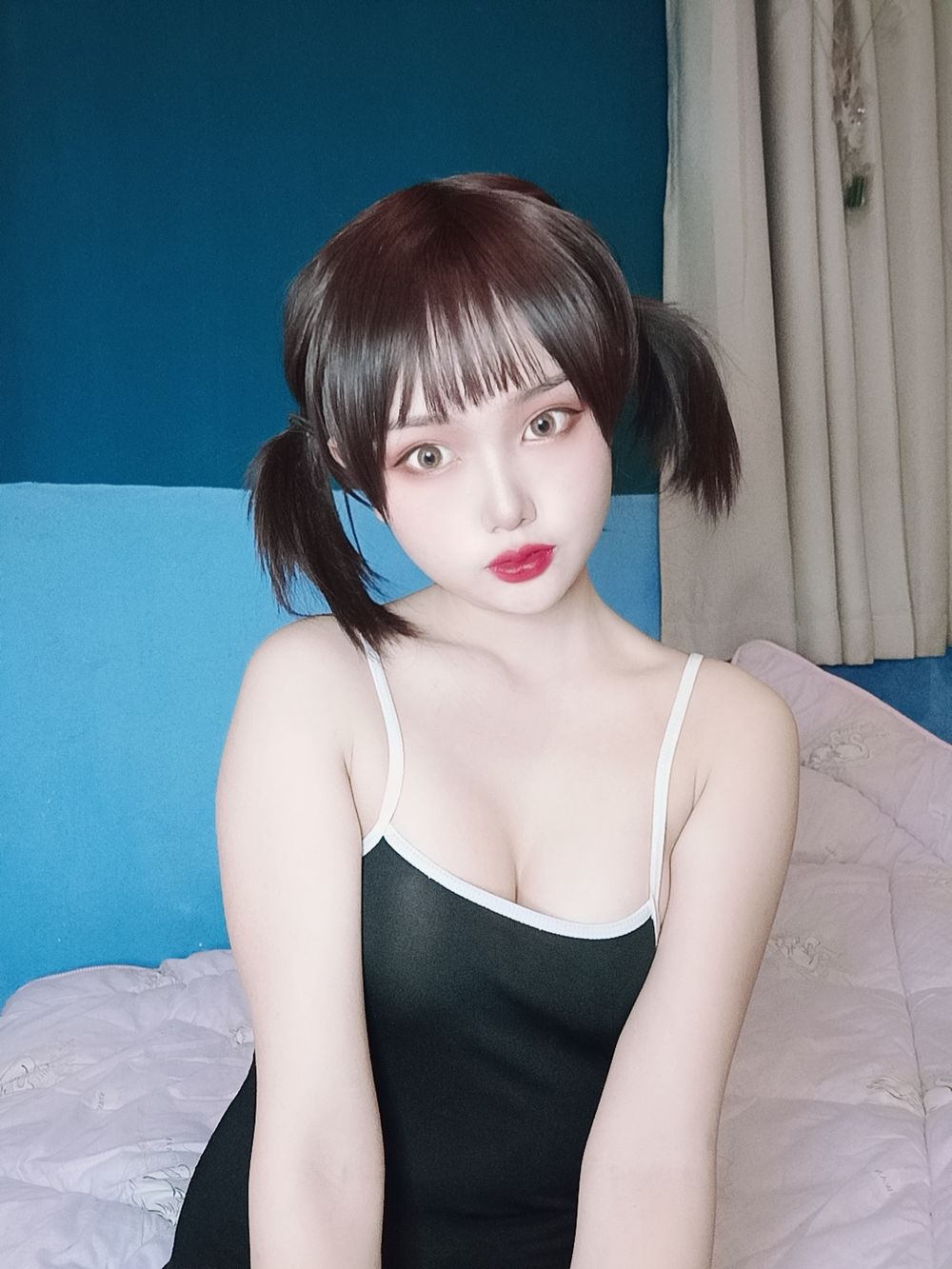 您的蛋蛋 No.009-黑丝死库水 [23P 4V]