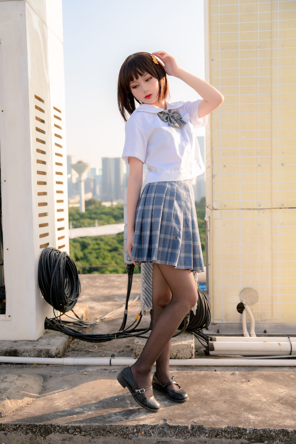 您的蛋蛋 No.005-天台JK [41P]