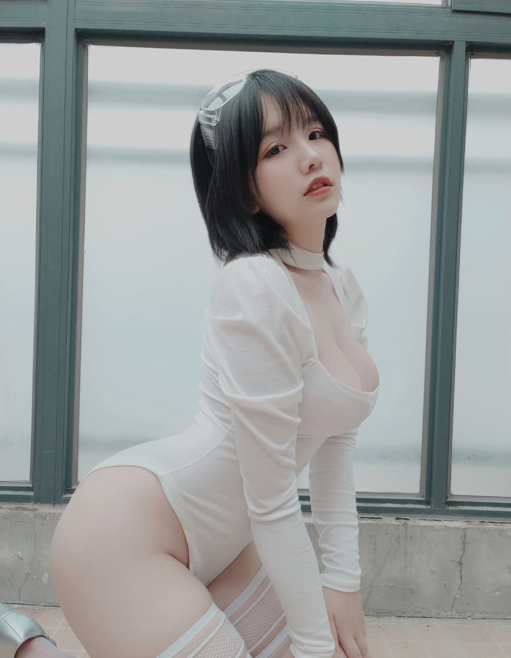 阿半今天很开心 No.002-白色肉感 [9P]
