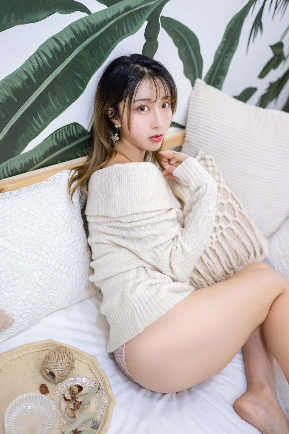 黑川 No.027-白色毛衣 [12P]